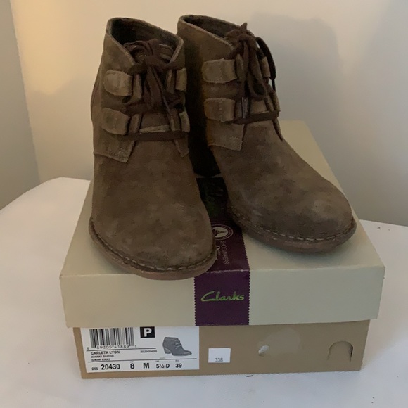 Clarks Carleta Lyon khaki suede Ankle Bootie - Picture 2 of 10
